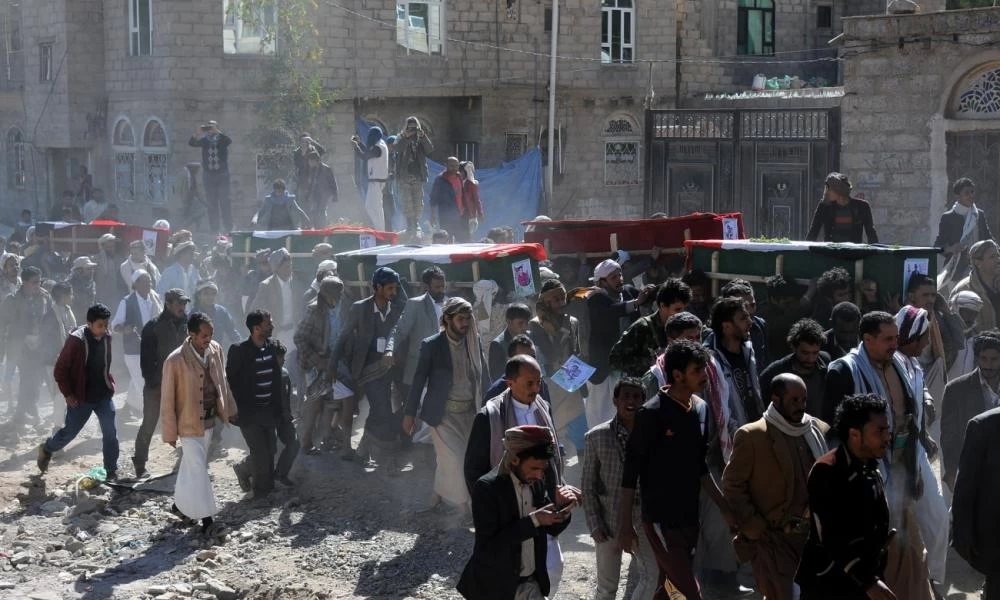 Υεμένη: 14 νεκροί μετά από πυραυλική επίθεση σε πρατήριο καυσίμων